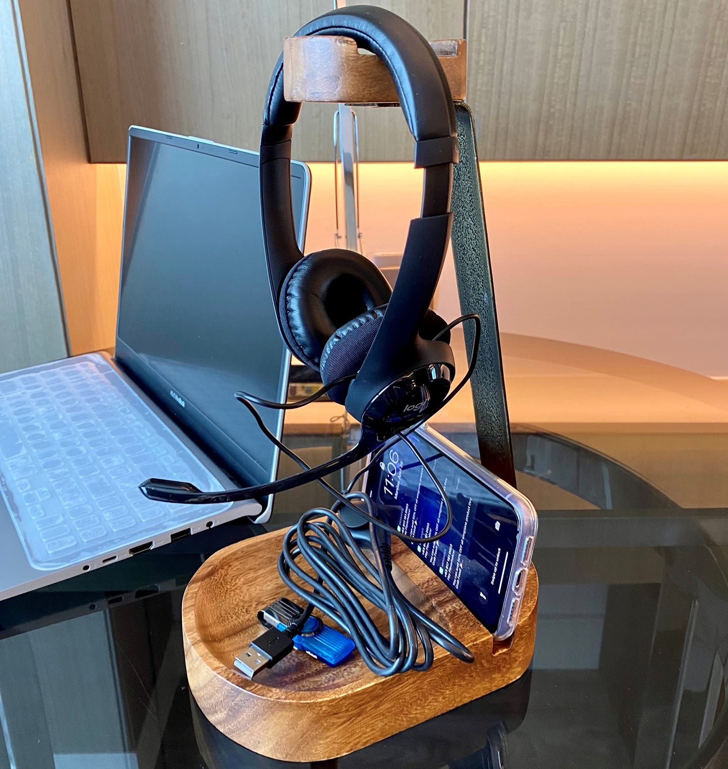 WRIGHTMART Wooden Headphone Stand for Over-Ear Headphones, Cell Phone, iPad, iPhone, Compatible with Bose, Beats, Sony, Sennheiser, Made from Beautiful Acacia Wood