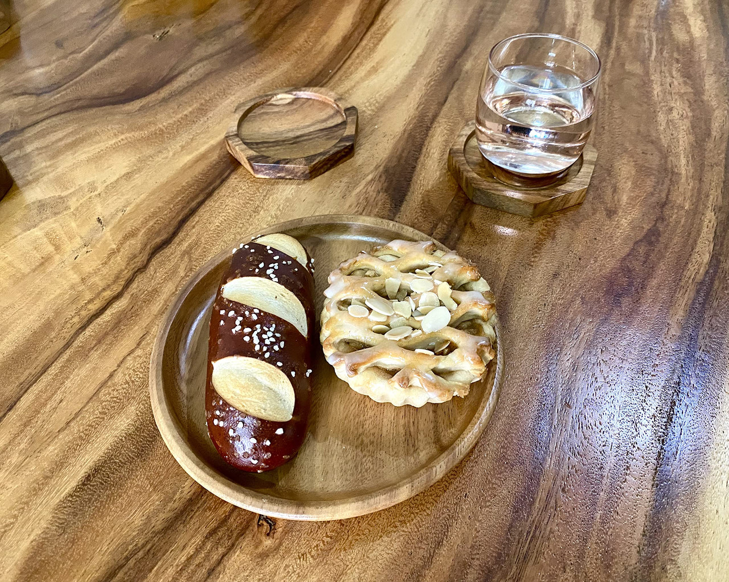 WRIGHTMART Wooden Plates, Set of 4 Wood Servers, Dinnerware Handcrafted of Acacia Hardwood, Versatile Tableware, for Dinner, Lunch, Breakfast, Charger Plate, Platter, Natural