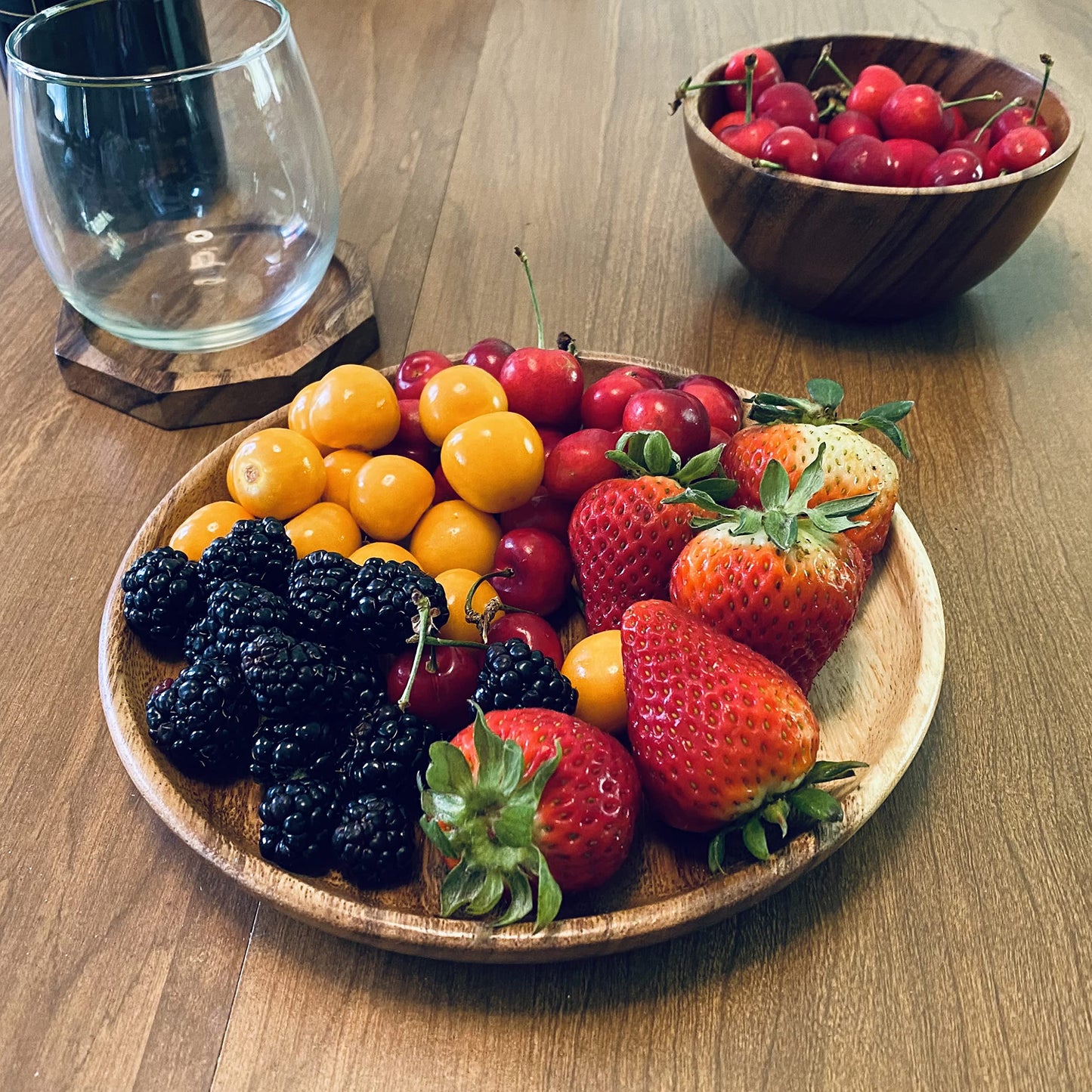 WRIGHTMART Wooden Plates, Set of 4 Wood Servers, Dinnerware Handcrafted of Acacia Hardwood, Versatile Tableware, for Dinner, Lunch, Breakfast, Charger Plate, Platter, Natural